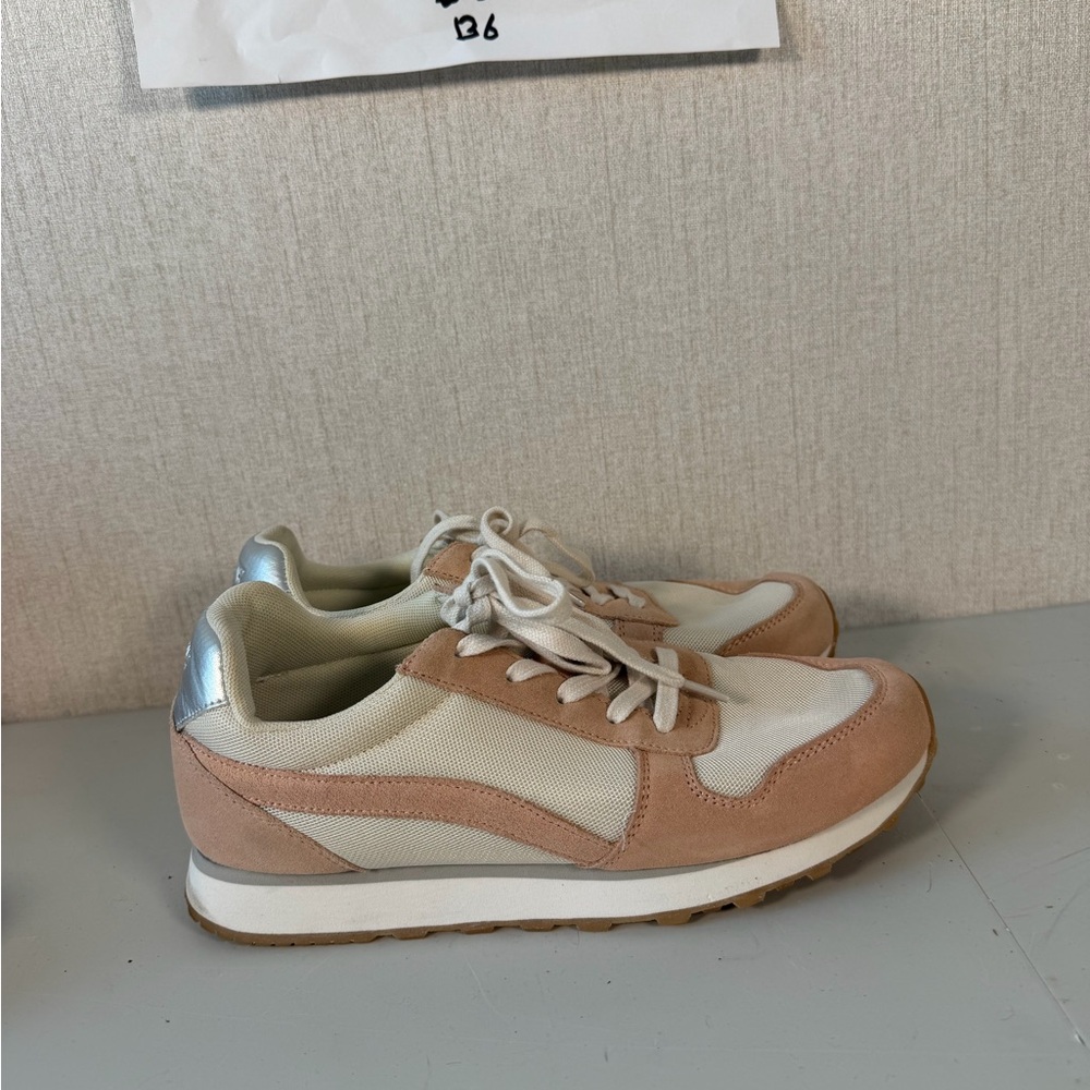 Stylish Women's Sneakers in Cream‎ and Tan
